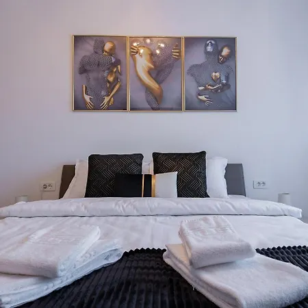With Free Parking Near Coresi Mall By Mm Host Apartment *