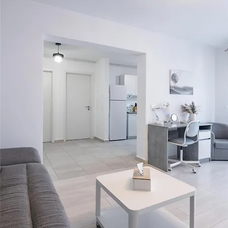 With Free Parking Near Coresi Mall By Mm Host Apartment