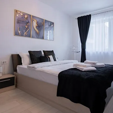 Apartment With Free Parking Near Coresi Mall By Mm Host *
