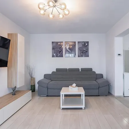 Apartment With Free Parking Near Coresi Mall By Mm Host Brasov