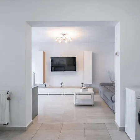 Apartment With Free Parking Near Coresi Mall By Mm Host Brasov