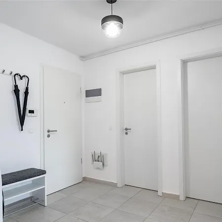 With Free Parking Near Coresi Mall By Mm Host Apartment *